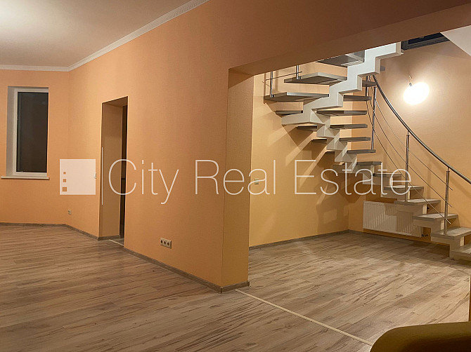 Dvīņu māja, labiekārtots apzaļumots pagalms, slēgts pagalms, iežogota teritorija ar koka Jūrmala - foto 9