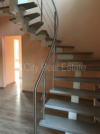 Dvīņu māja, labiekārtots apzaļumots pagalms, slēgts pagalms, iežogota teritorija ar koka Jūrmala - foto 10