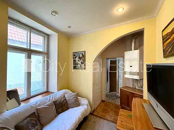 Фасадный дом, реновированный дом, вход с улицы, лестничная клетка после Rīga