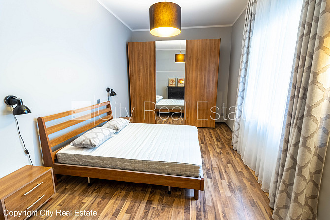 Дом во дворе, реновированный дом, апартаменты люкс, балкон, окна выходят в обе Рига - изображение 7