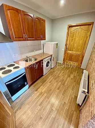 Здание во дворе, реновированный дом, закрытый двор, вход с улицы и со двора, Rīga