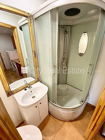 Pagalma ēka, renovēta māja, slēgts pagalms, ieeja no ielas un pagalma, kāpņu telpa pēc Rīga - foto 16