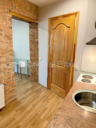 Pagalma ēka, renovēta māja, slēgts pagalms, ieeja no ielas un pagalma, kāpņu telpa pēc Rīga - foto 18