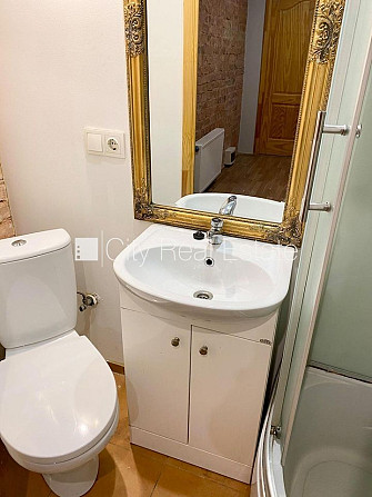 Pagalma ēka, renovēta māja, slēgts pagalms, ieeja no ielas un pagalma, kāpņu telpa pēc Rīga - foto 17