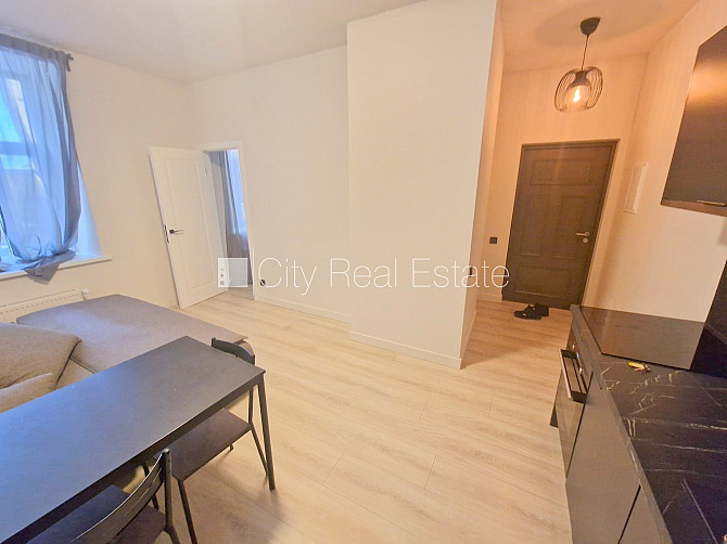 Fasādes māja, renovēta māja, slēgts pagalms, ieeja no ielas, ir lifts, kāpņu telpa pēc Rīga - foto 19