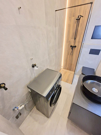 Fasādes māja, renovēta māja, slēgts pagalms, ieeja no ielas, ir lifts, kāpņu telpa pēc Rīga - foto 17