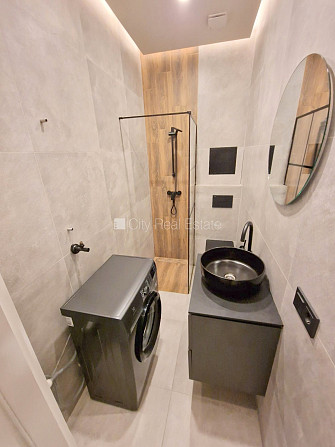 Fasādes māja, renovēta māja, slēgts pagalms, ieeja no ielas, ir lifts, kāpņu telpa pēc Rīga - foto 18