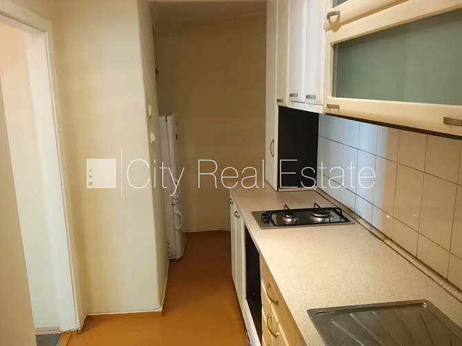 Pagalma māja, slēgts pagalms, ieeja no pagalma, pagalmā bērnu spēļu laukums, ir lifts, logi Rīga - foto 6