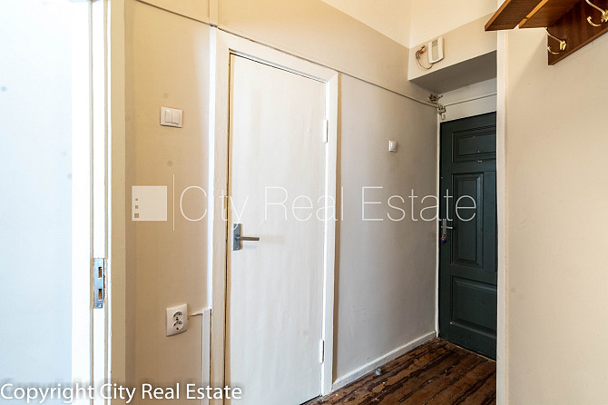 Дом во дворе, реновированный дом, закрытый двор, въездные ворота оснащены Рига - изображение 9