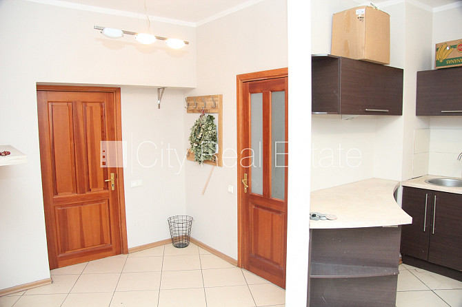 Реновированный дом, лифт, балкон, одна изолированная комната, студио, кухня Рига - изображение 17