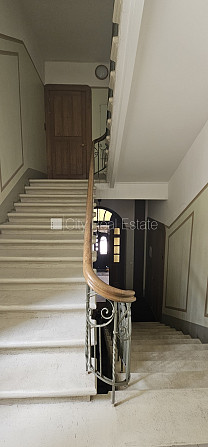 Фасадный дом, реновированный дом, закрытый двор, место для машины, вход с улицы и Рига - изображение 18