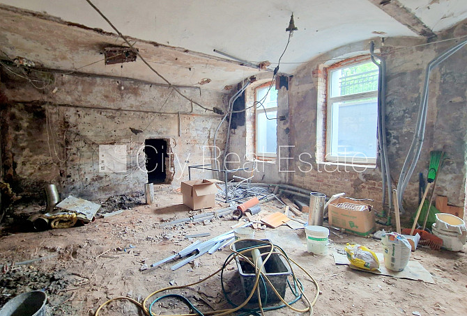 Zeme īpašumā, fasādes māja, renovēta māja, labiekārtota apzaļumota teritorija, teritorijas Rīga - foto 10