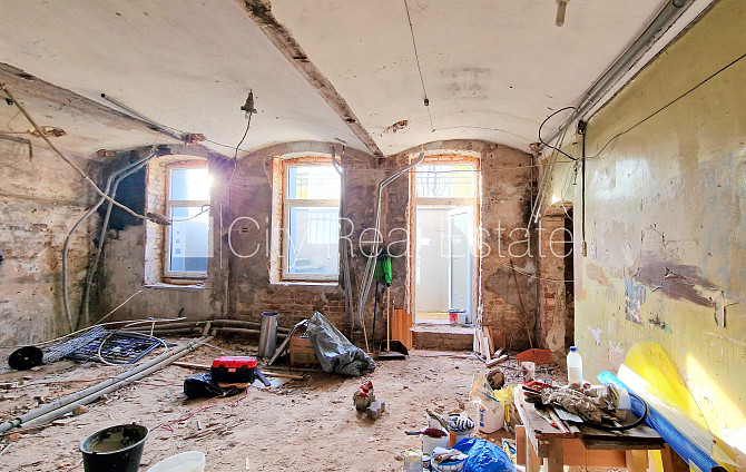 Zeme īpašumā, fasādes māja, renovēta māja, labiekārtota apzaļumota teritorija, teritorijas Rīga - foto 11