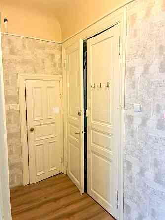 Фасадный дом, закрытый двор, место для машины, вход с улицы и со двора, окна Rīga