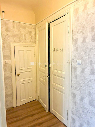 Fasādes māja, slēgts pagalms, vieta automašīnai, ieeja no ielas un pagalma, logi vērsti uz Rīga - foto 6