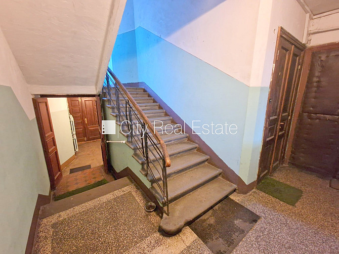 Fasādes māja, slēgts pagalms, vieta automašīnai, ieeja no ielas un pagalma, logi vērsti uz Rīga - foto 13