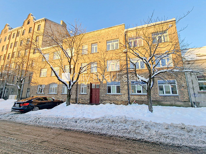 Fasādes māja, slēgts pagalms, vieta automašīnai, ieeja no ielas un pagalma, logi vērsti uz Rīga - foto 20