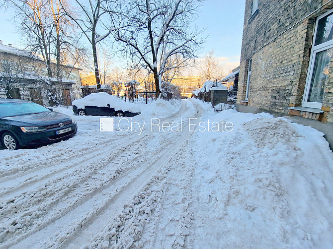 Fasādes māja, slēgts pagalms, vieta automašīnai, ieeja no ielas un pagalma, logi vērsti uz Rīga - foto 16