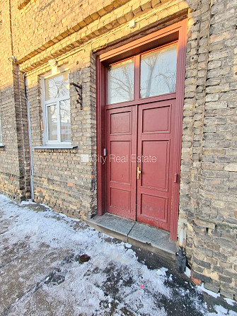 Fasādes māja, slēgts pagalms, vieta automašīnai, ieeja no ielas un pagalma, logi vērsti uz Rīga - foto 18