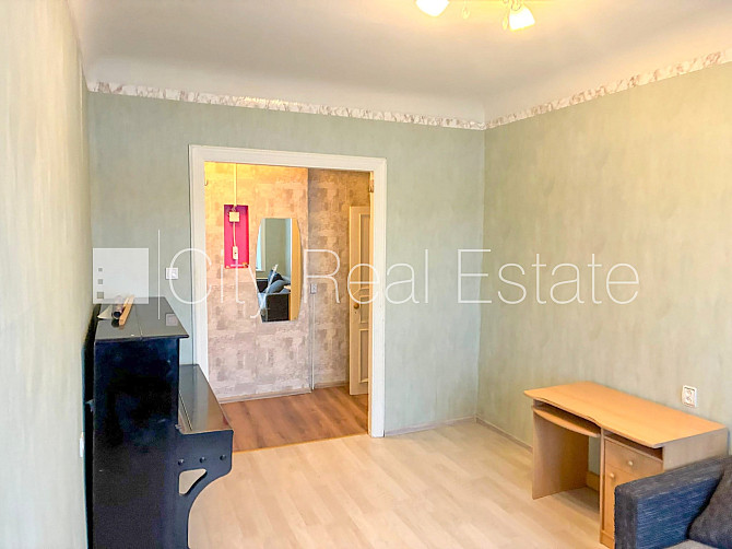 Fasādes māja, slēgts pagalms, vieta automašīnai, ieeja no ielas un pagalma, logi vērsti uz Rīga - foto 3