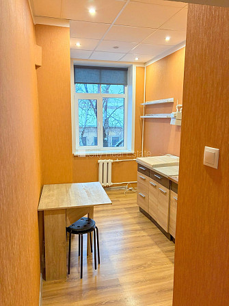 Fasādes māja, slēgts pagalms, vieta automašīnai, ieeja no ielas un pagalma, logi vērsti uz Rīga - foto 7