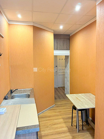 Fasādes māja, slēgts pagalms, vieta automašīnai, ieeja no ielas un pagalma, logi vērsti uz Rīga - foto 8