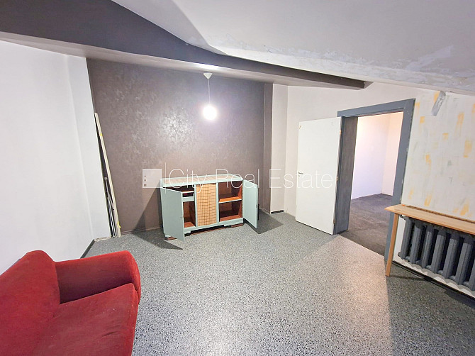 Fasādes māja, renovēta māja, iežogota teritorija, vieta automašīnai, ieeja no pagalma, Rīga - foto 9