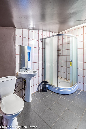 Fasādes māja, renovēta māja, iežogota teritorija, vieta automašīnai, ieeja no pagalma, Rīga - foto 15