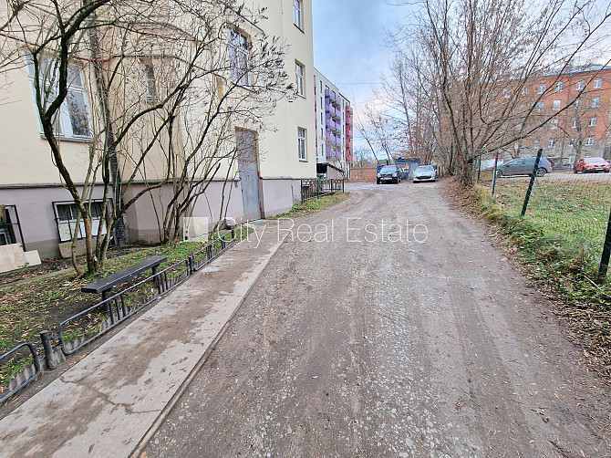 Fasādes māja, renovēta māja, iežogota teritorija, vieta automašīnai, ieeja no pagalma, Rīga - foto 19