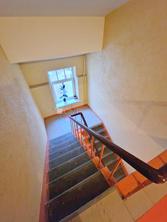 Fasādes māja, renovēta māja, iežogota teritorija, vieta automašīnai, ieeja no pagalma, Rīga - foto 16