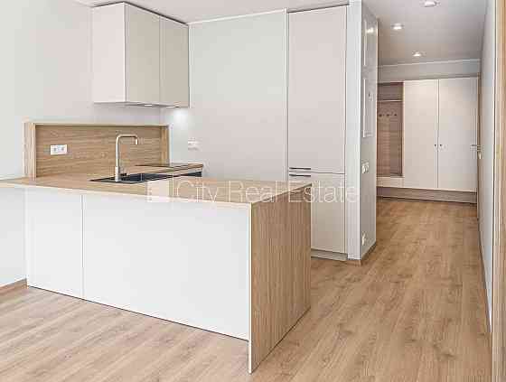 Новостройка, благоустроенный озеленённый двор, закрытая территория, возможность Рига