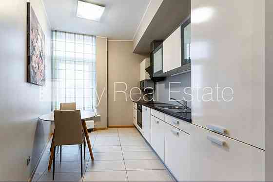 Новостройка, фасадный дом, благоустроенная озеленённая территория, закрытый Рига