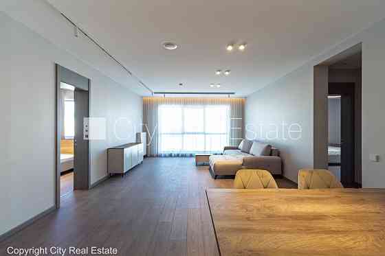 Реновированный дом, вход с улицы, апартаменты люкс, окна выходят во двор, студио, Рига