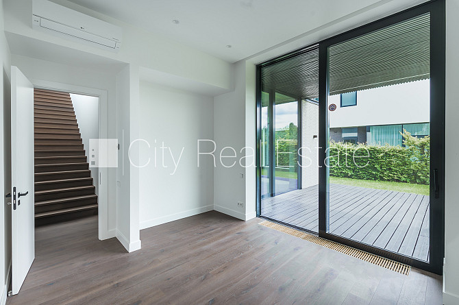 Таунхаус, благоустроенная озеленённая территория, подъездная дорога покрыта Рига - изображение 7