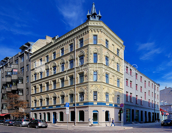 Renovēta māja, labiekārtots apzaļumots pagalms, ieeja no ielas, ir lifts, kāpņu telpa pēc Rīga - foto 11