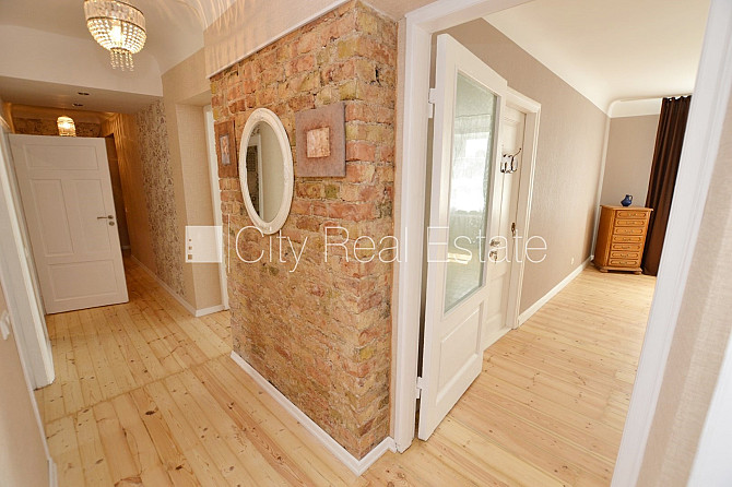 Фасадный дом, вход с улицы, лифт, лестничная клетка после косметического ремонта, Рига - изображение 6