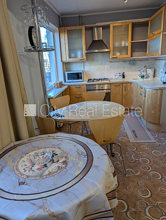 Fasādes māja, paneļu māja, labiekārtota apzaļumota teritorija, bezmaksas stāvvieta pagalmā, Rīga - foto 5