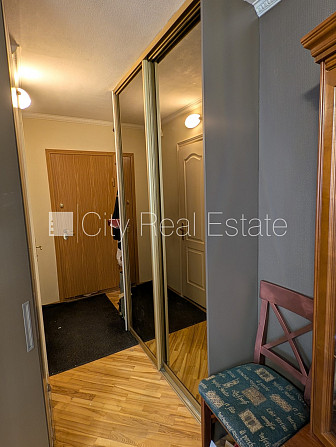 Fasādes māja, paneļu māja, labiekārtota apzaļumota teritorija, bezmaksas stāvvieta pagalmā, Rīga - foto 11