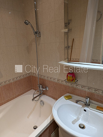 Fasādes māja, paneļu māja, labiekārtota apzaļumota teritorija, bezmaksas stāvvieta pagalmā, Rīga - foto 8