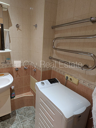 Fasādes māja, paneļu māja, labiekārtota apzaļumota teritorija, bezmaksas stāvvieta pagalmā, Rīga - foto 10