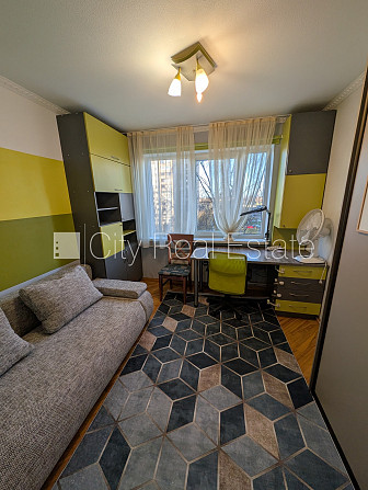 Fasādes māja, paneļu māja, labiekārtota apzaļumota teritorija, bezmaksas stāvvieta pagalmā, Rīga - foto 1