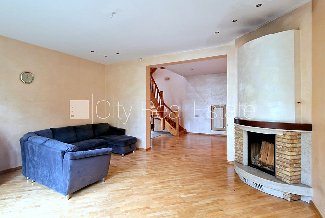 Privātmāja, renovēta māja, labiekārtota apzaļumota teritorija, teritorijas iebrauktuves Jūrmala - foto 9