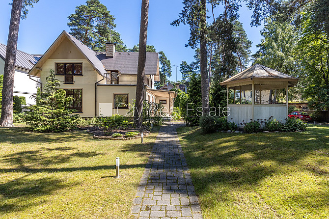Privātmāja, renovēta māja, labiekārtota apzaļumota teritorija, teritorijas iebrauktuves Jūrmala - foto 1
