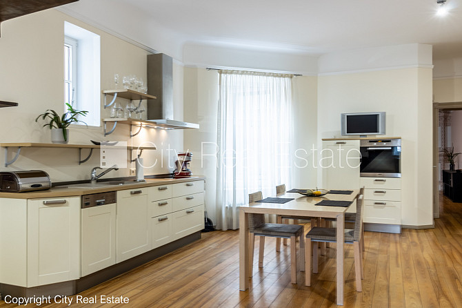 Fasādes māja, renovēta māja, labiekārtota apzaļumota teritorija, slēgts pagalms, kāpņu Rīga - foto 7