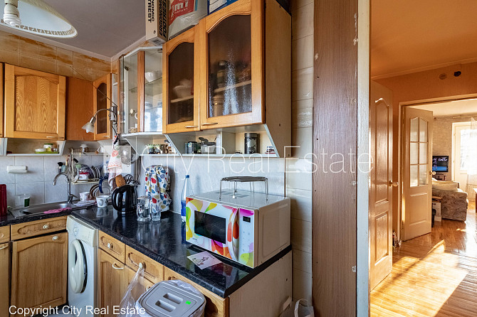 Fasādes māja, labiekārtota apzaļumota teritorija, vieta automašīnai, balkons, istabas Rīga - foto 17