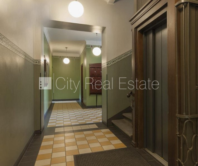 Renovēta māja, vieta automašīnai, ir lifts, balkons, guļamistabu skaits 2 gab., istabas Rīga - foto 9