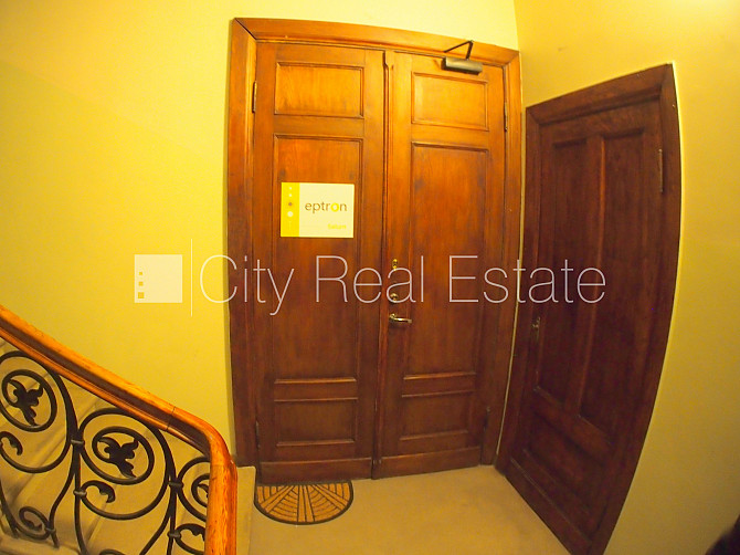 Fasādes māja, slēgts pagalms, objektu apsargā fiziskā apsardze, ieeja no ielas, kāpņu telpa Rīga - foto 17