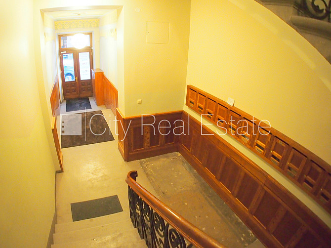 Fasādes māja, slēgts pagalms, objektu apsargā fiziskā apsardze, ieeja no ielas, kāpņu telpa Rīga - foto 20