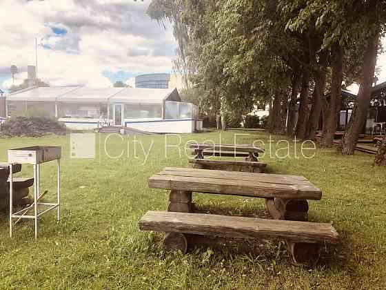 Новостройка, благоустроенная озеленённая территория, широкий вид из окна, Rīga