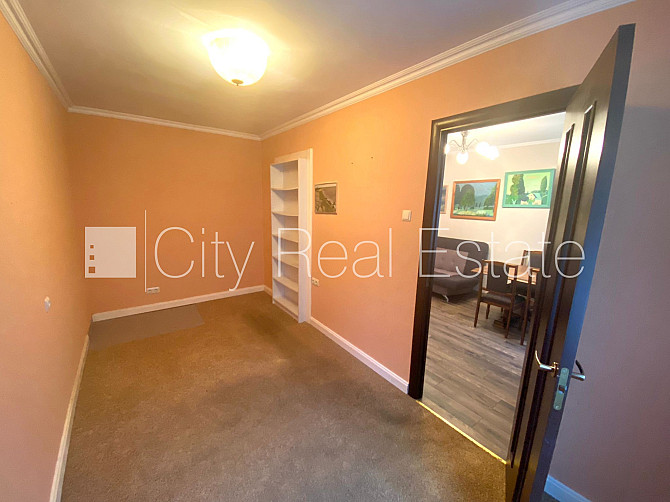 Pagalma ēka, bezmaksas stāvvieta pagalmā, logi vērsti uz pagalma pusi, viena istaba izolēta, Rīga - foto 14